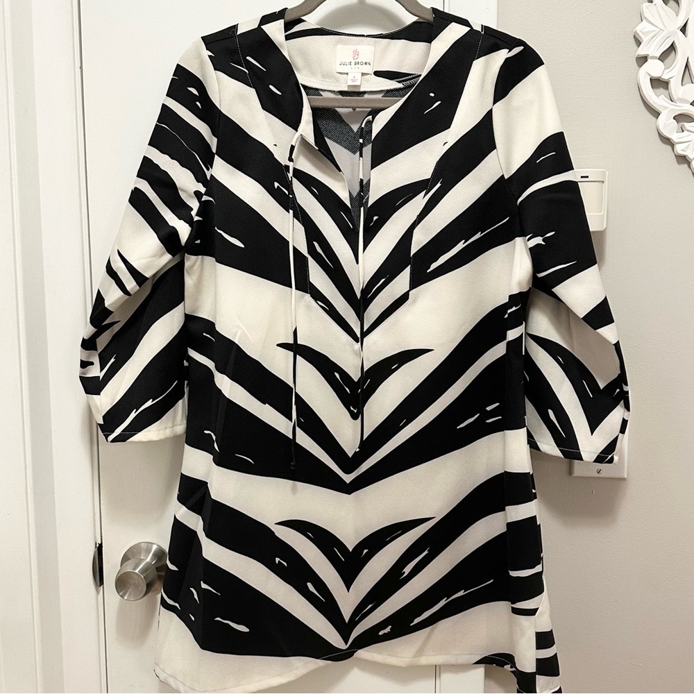 JB Julie Brown Black &Ivory Abstract Chevron Zebra Split Neck Tunic/Mini Dress 8